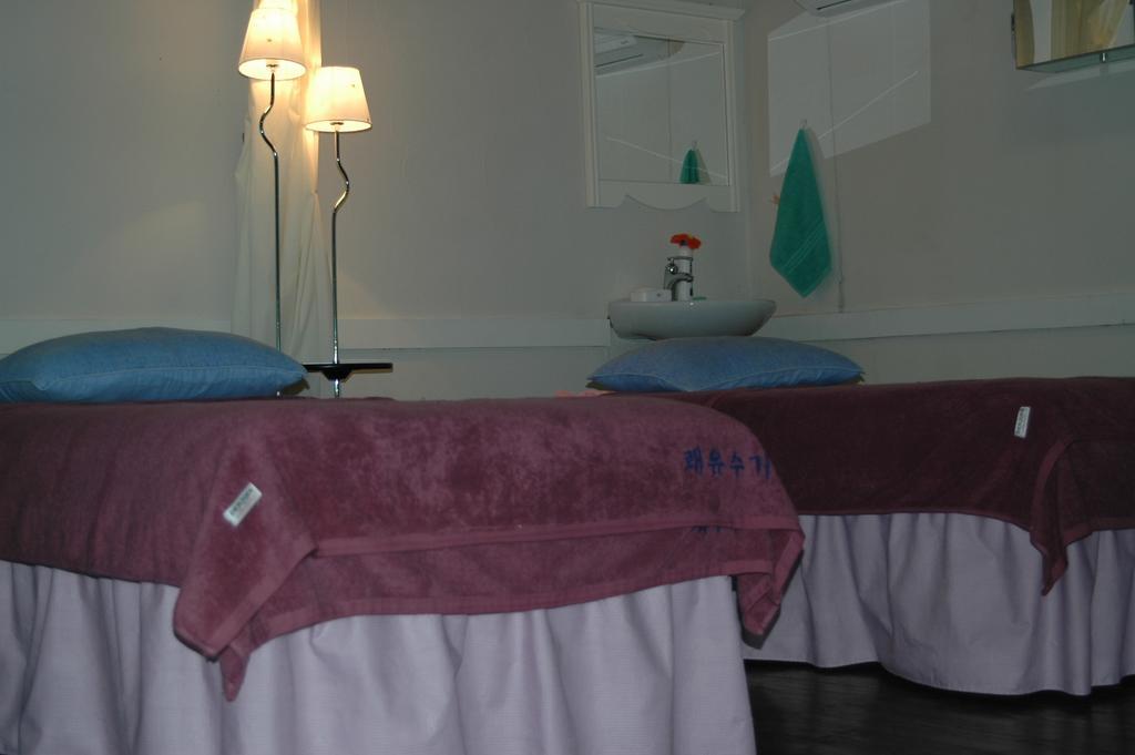 Itaewon Land Spa & Guesthouse سيول الغرفة الصورة